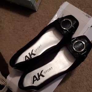 Anne Klein sport size 7.5